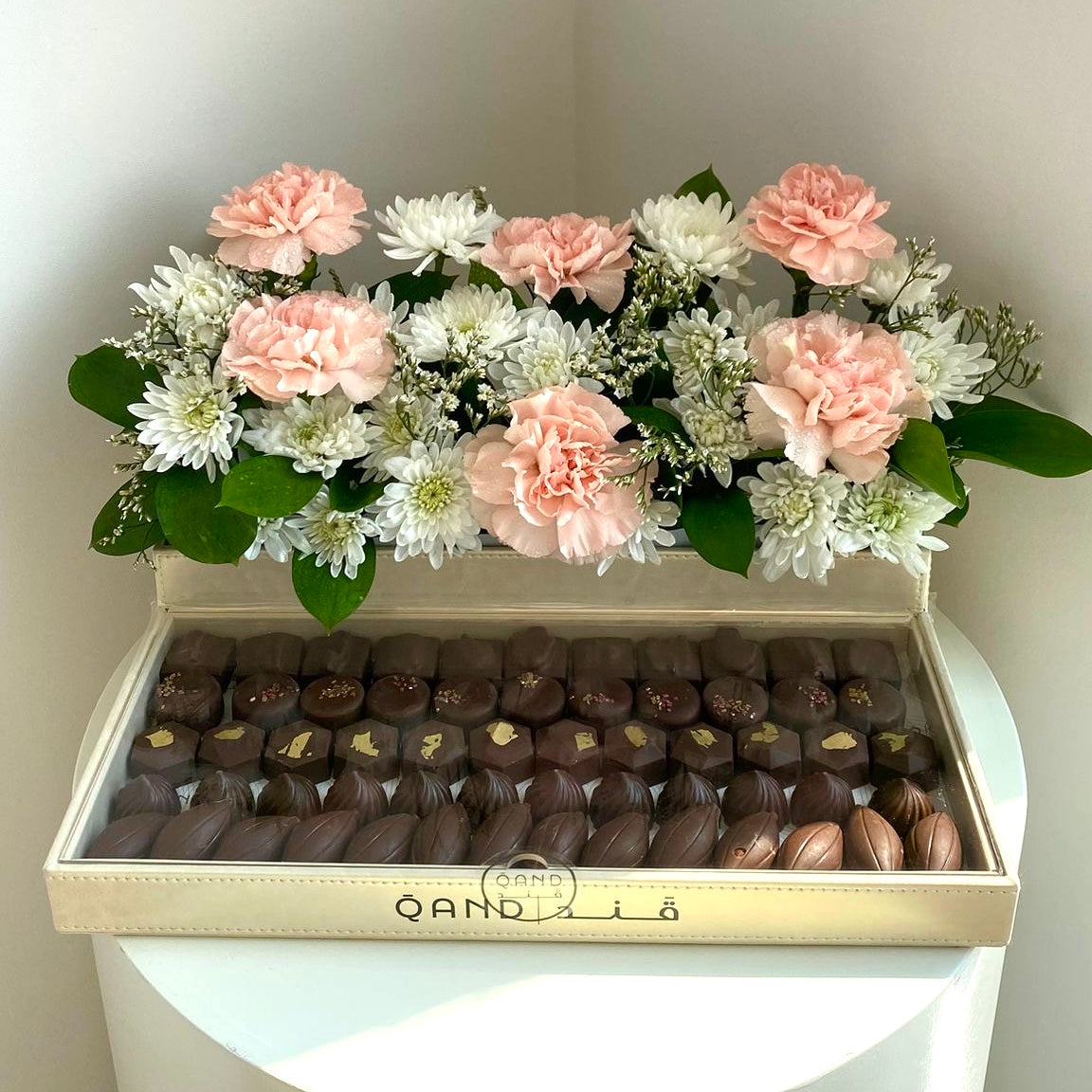 Rectangle chocolates + flowers leather tray