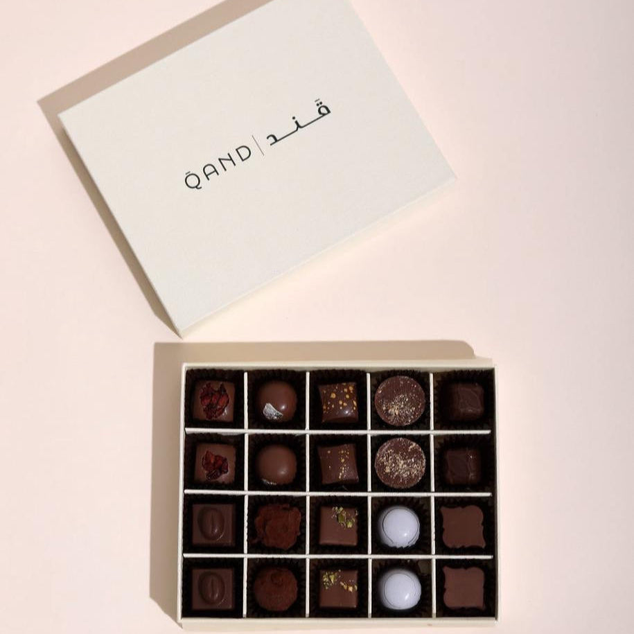 Medium chocolate gift box علبة متوسطة